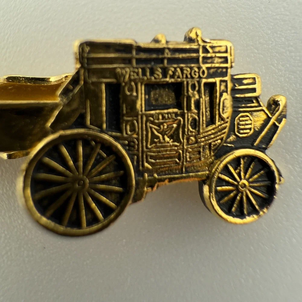 Vintage‎ Wells Fargo Stagecoach Tie Clip Gold Tone Figural Western 1.75
